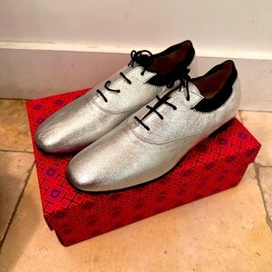 Bombe Oxford shoes 100% new